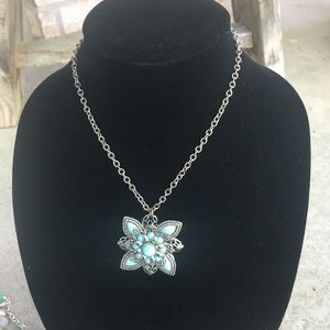 Turquoise and silver flower fashion neckla…